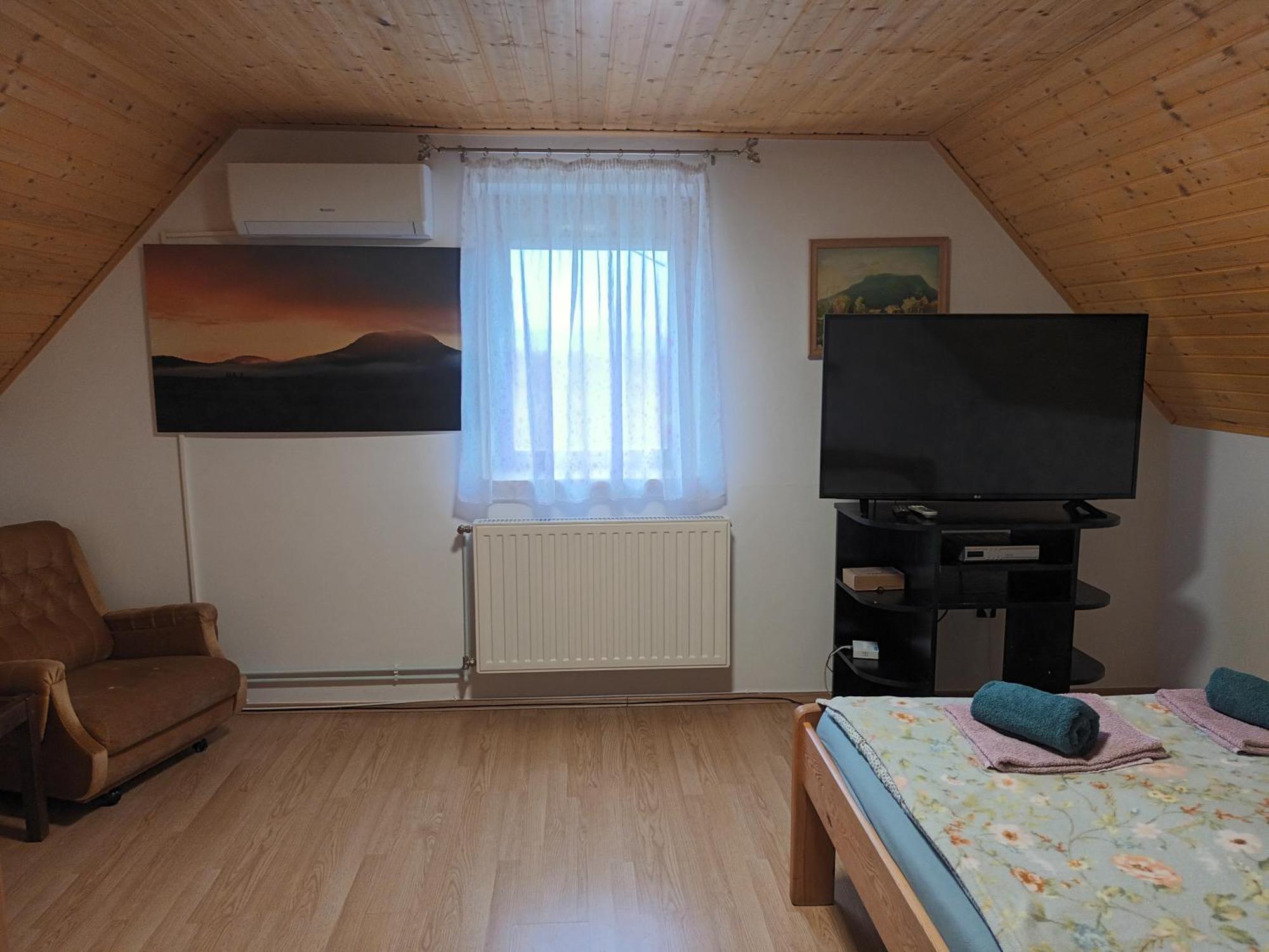 Keknefelejcs Vendeghaz Apartment Tapolca Exterior photo
